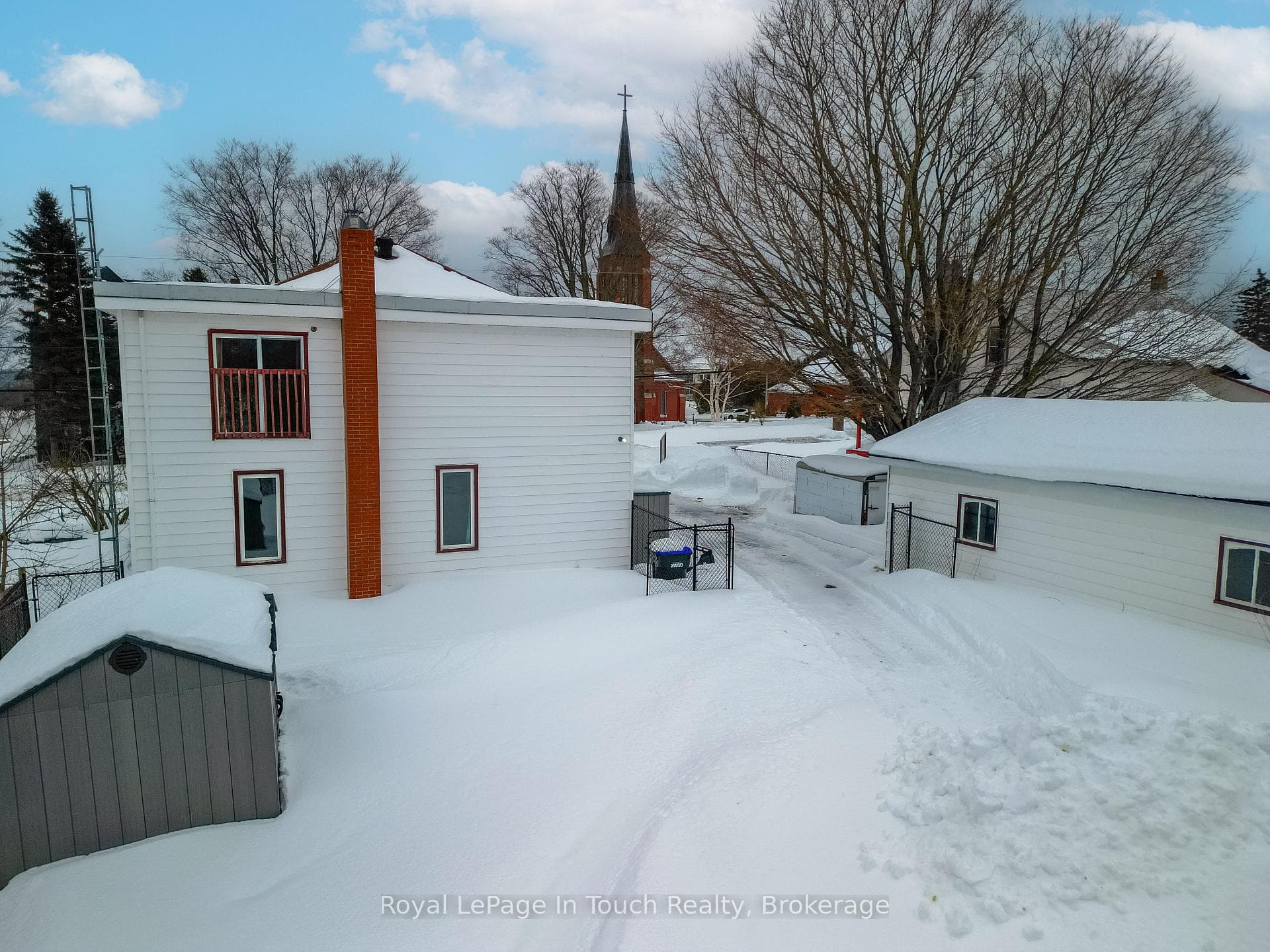 326 Lafontaine Road photo 4
