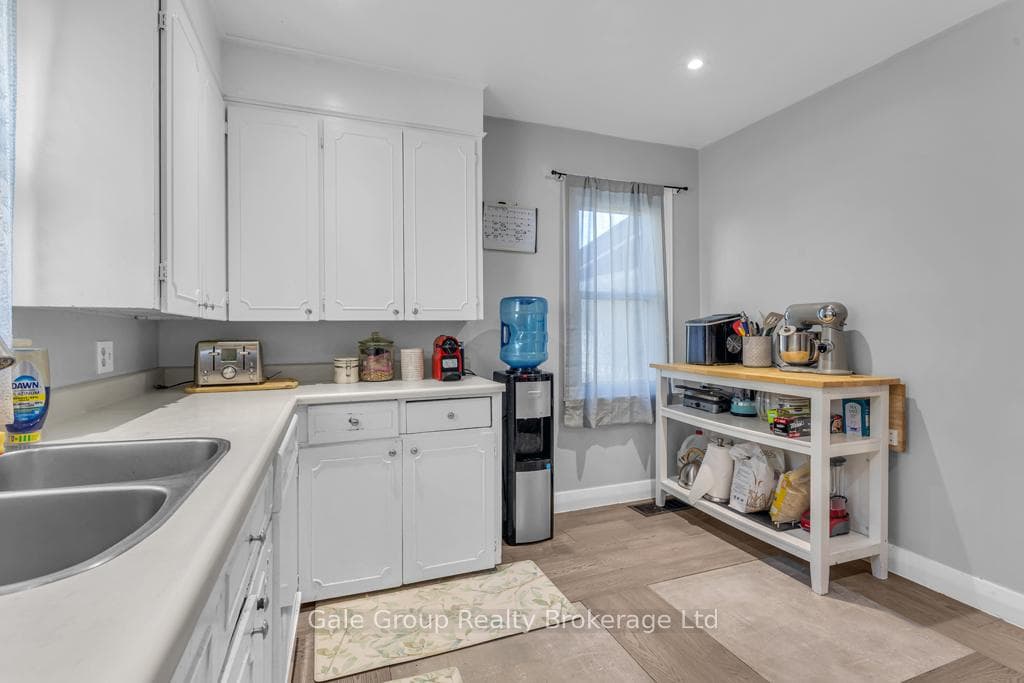825 Maple Avenue photo 12