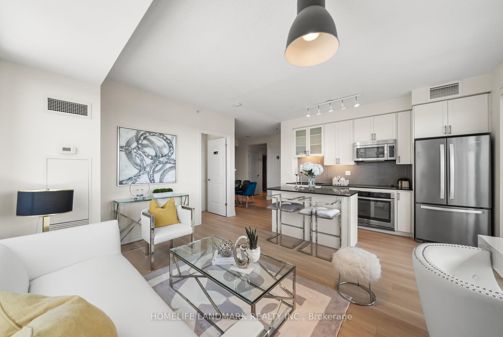 9088 Yonge Street Unit 702A photo 7