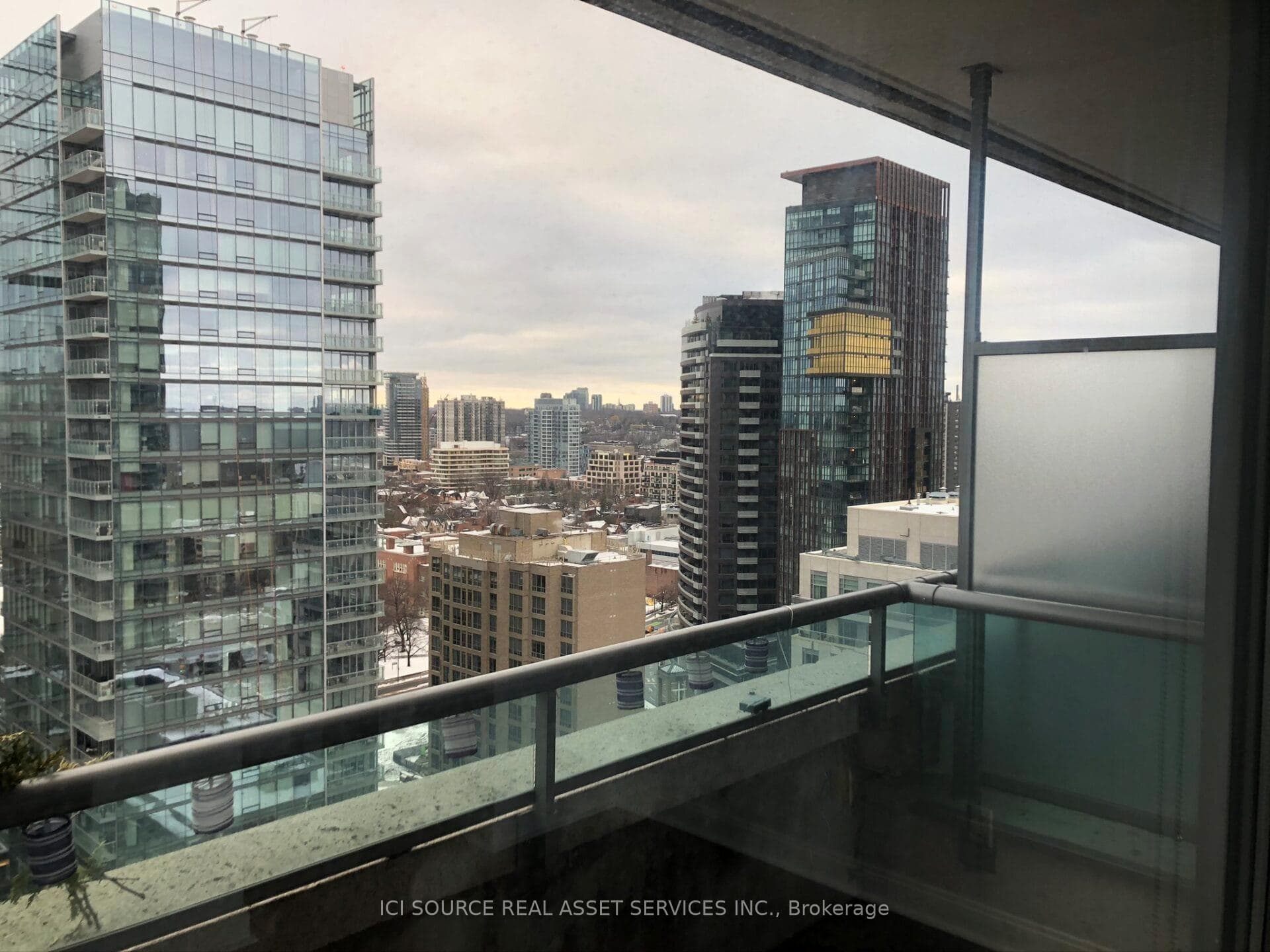 18 Yorkville Avenue Unit 2105 photo 11