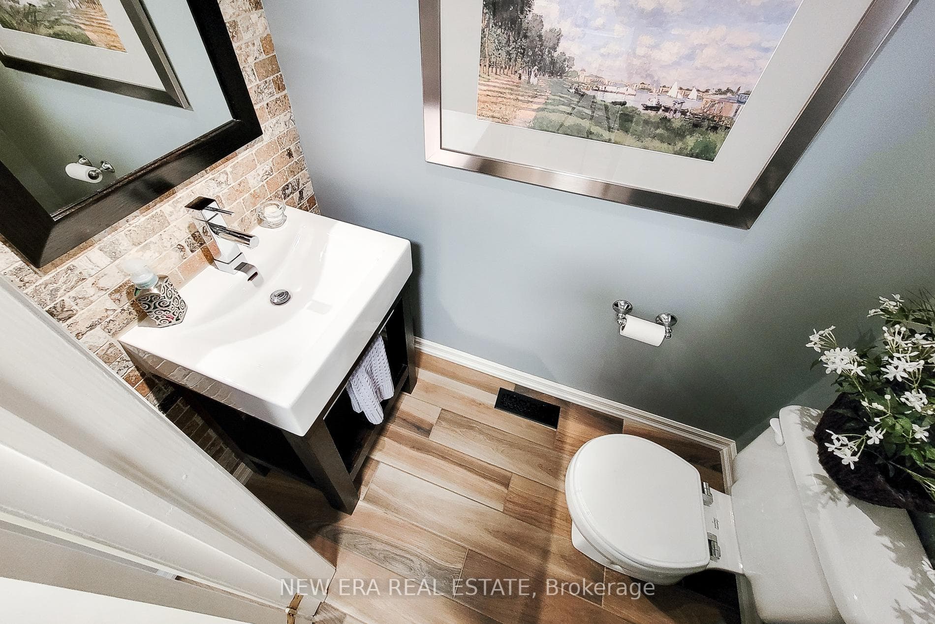 498 Vanguard Crescent photo 21