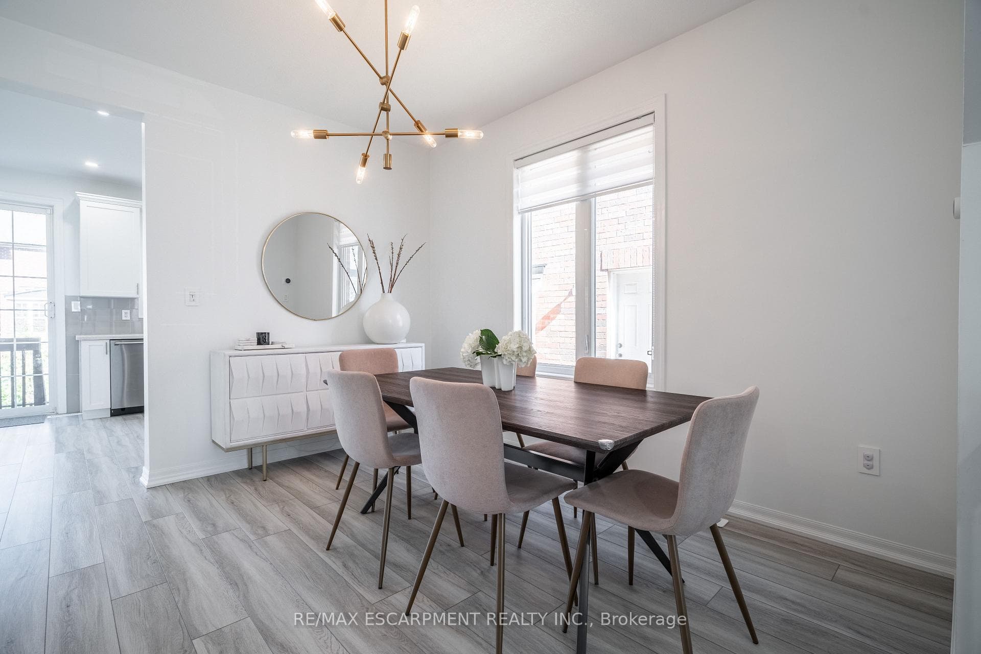 80 Montreal Circle photo 5