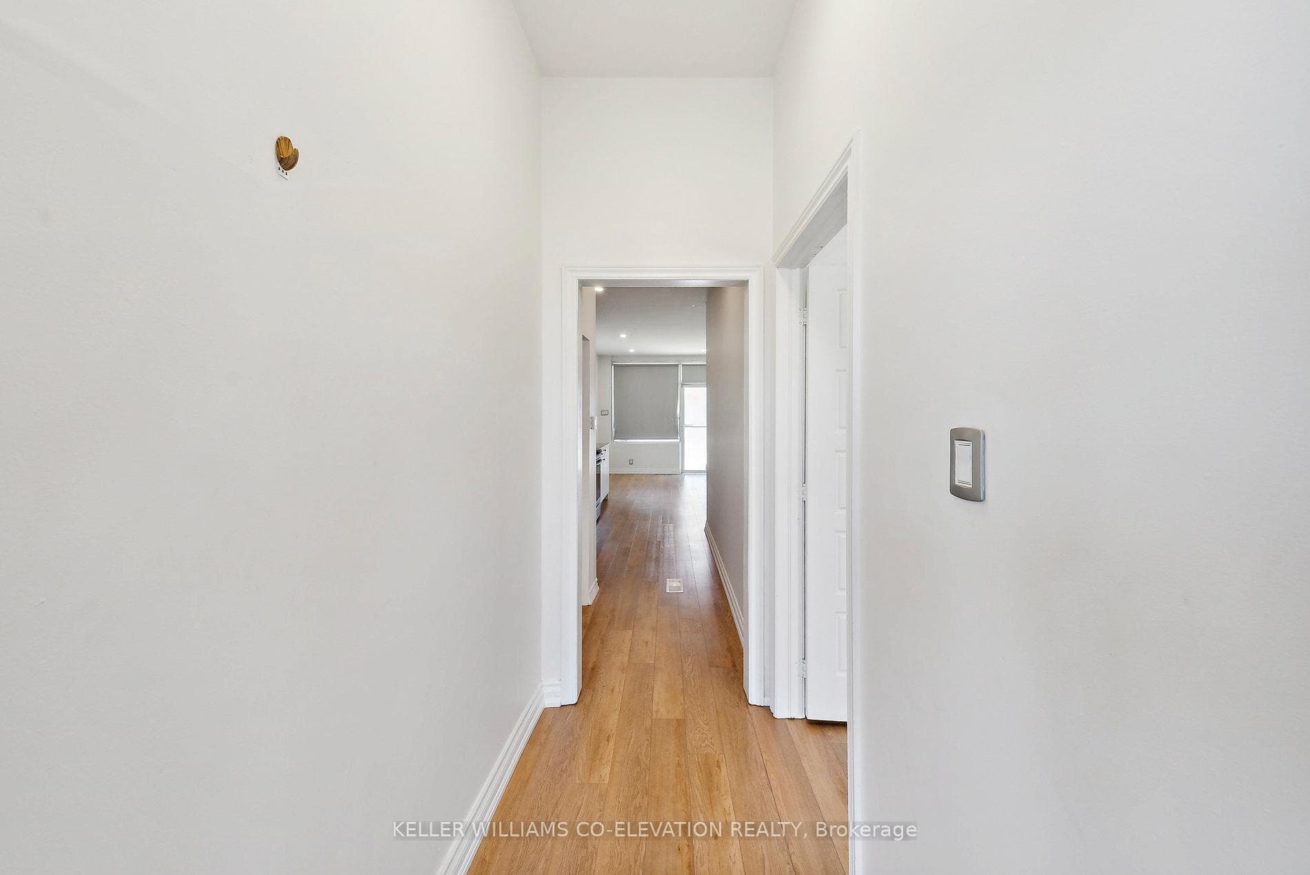 681 Scarlett Road Unit Main level photo 6