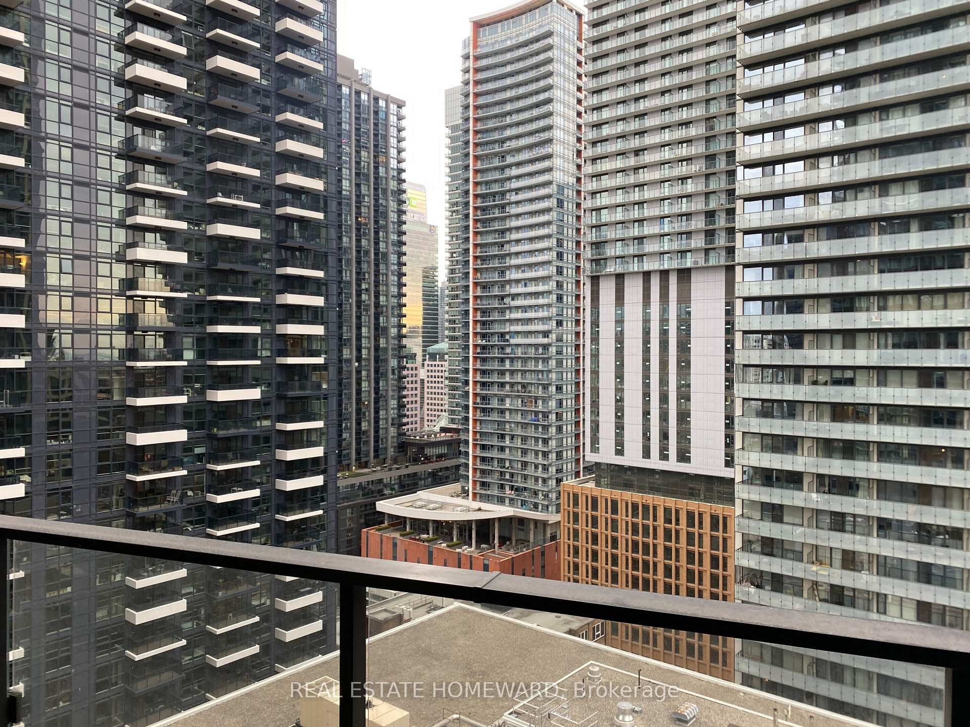 125 Peter Street Unit 1813 photo 15