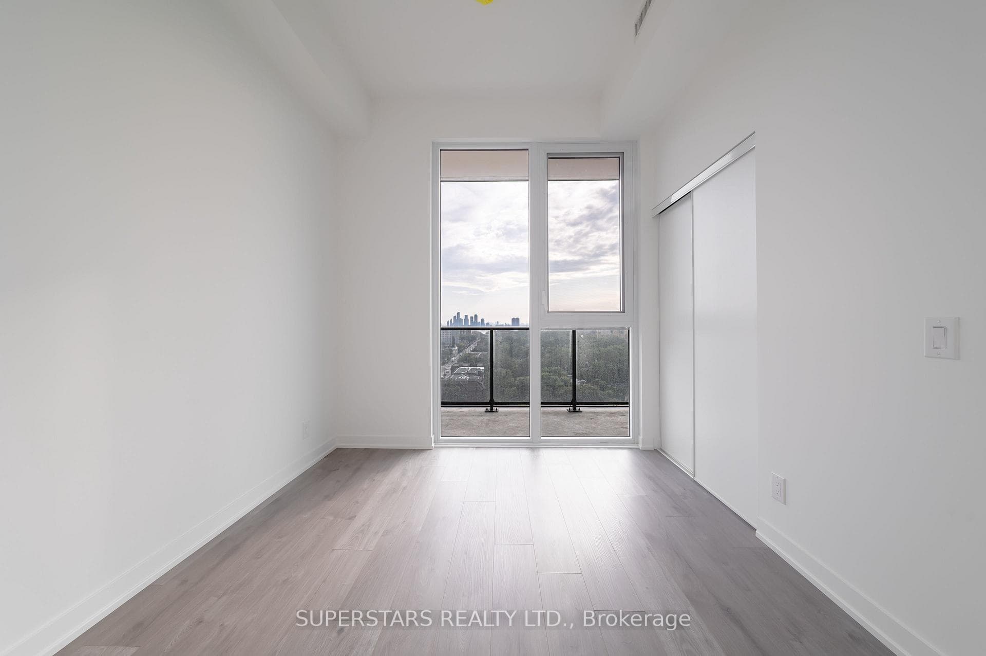 285 Dufferin Street Unit 1124 photo 13