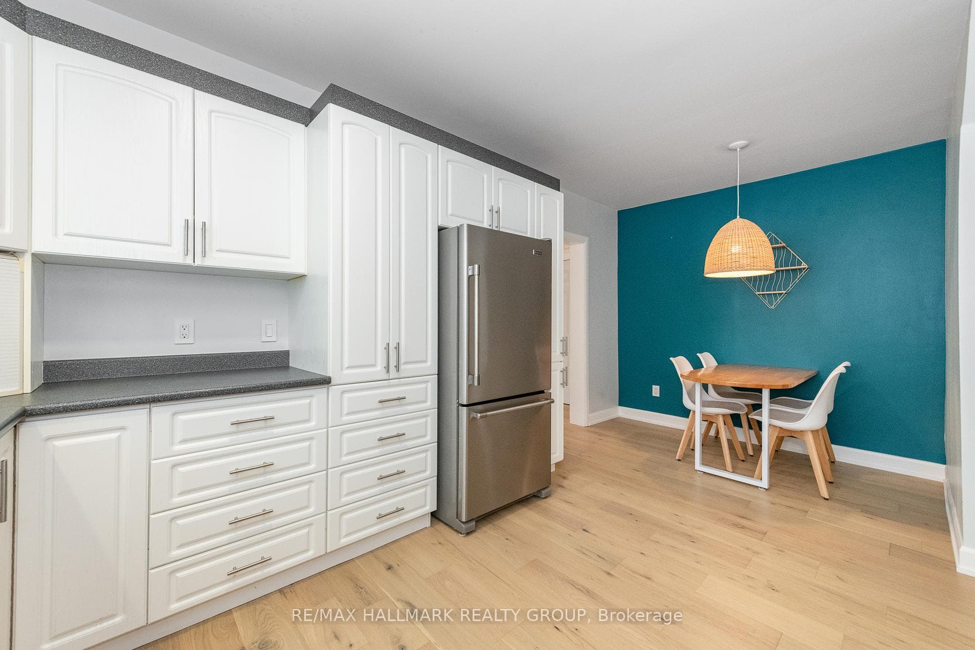 324 Montfort Street photo 8