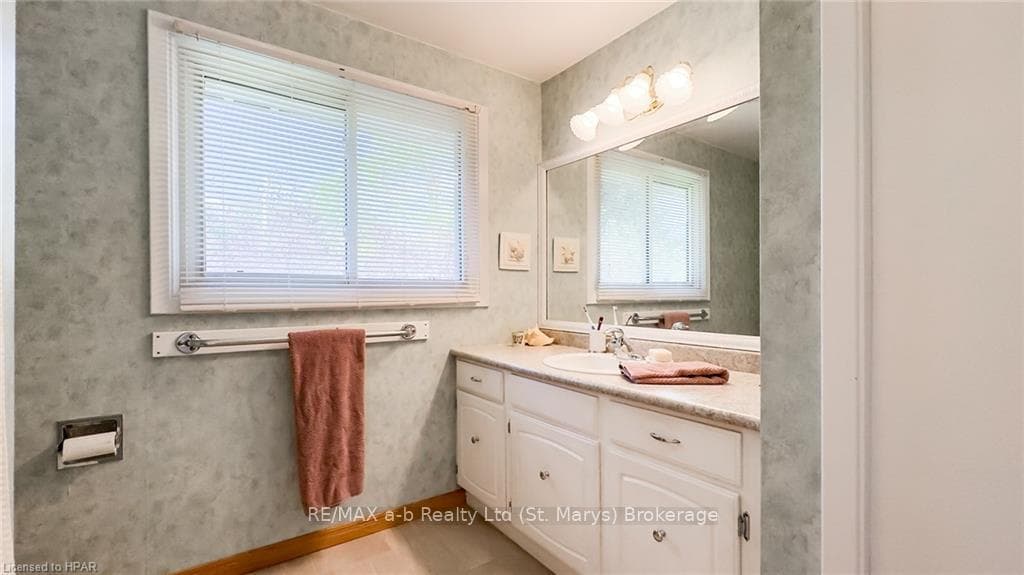 3 SPARLING Crescent photo 29