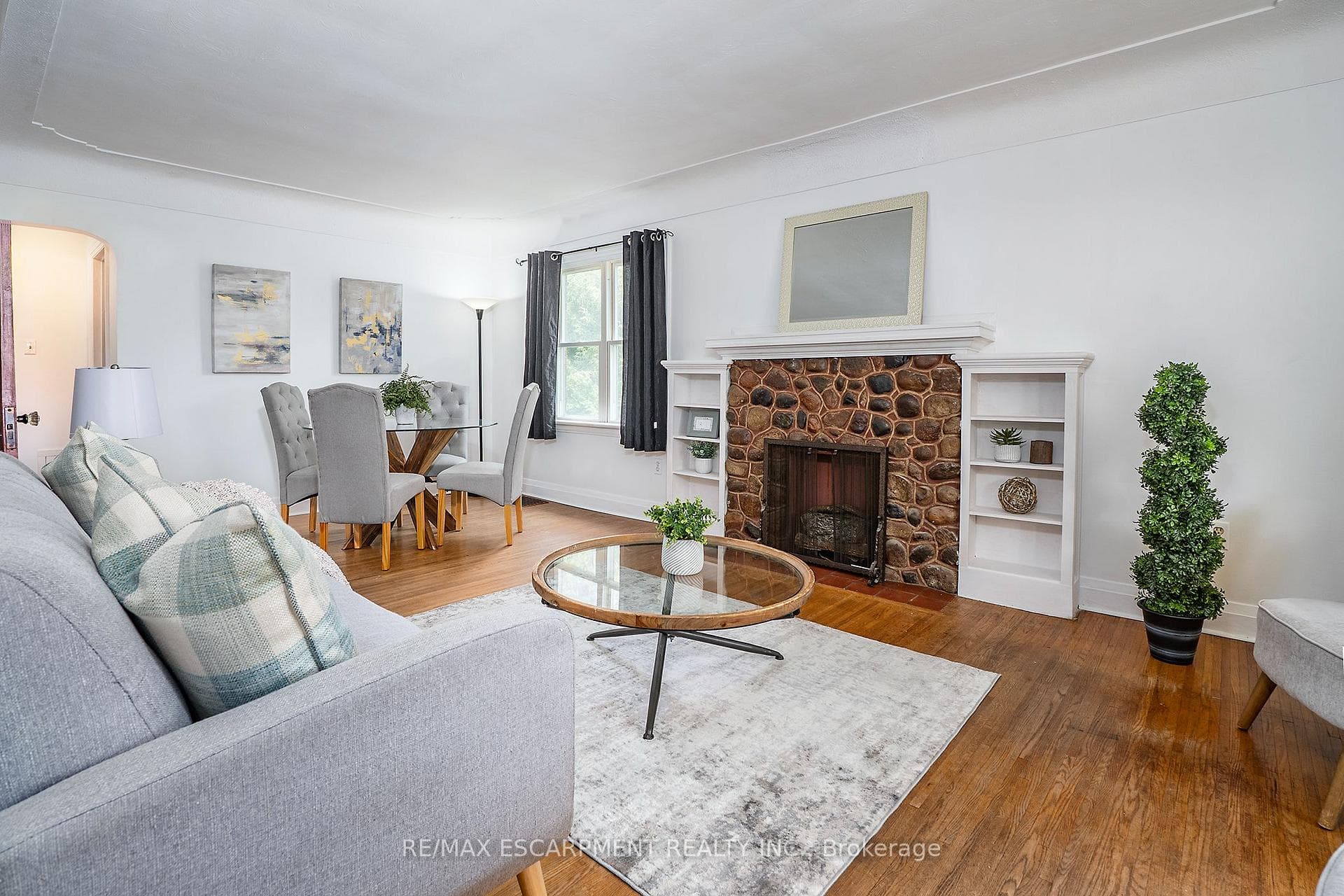 90 Osler Drive photo 3