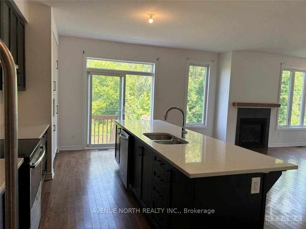 830 SNAP HOOK Crescent photo 6