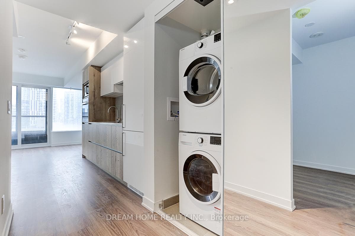 319 jarvis Street Unit 1116 photo 39