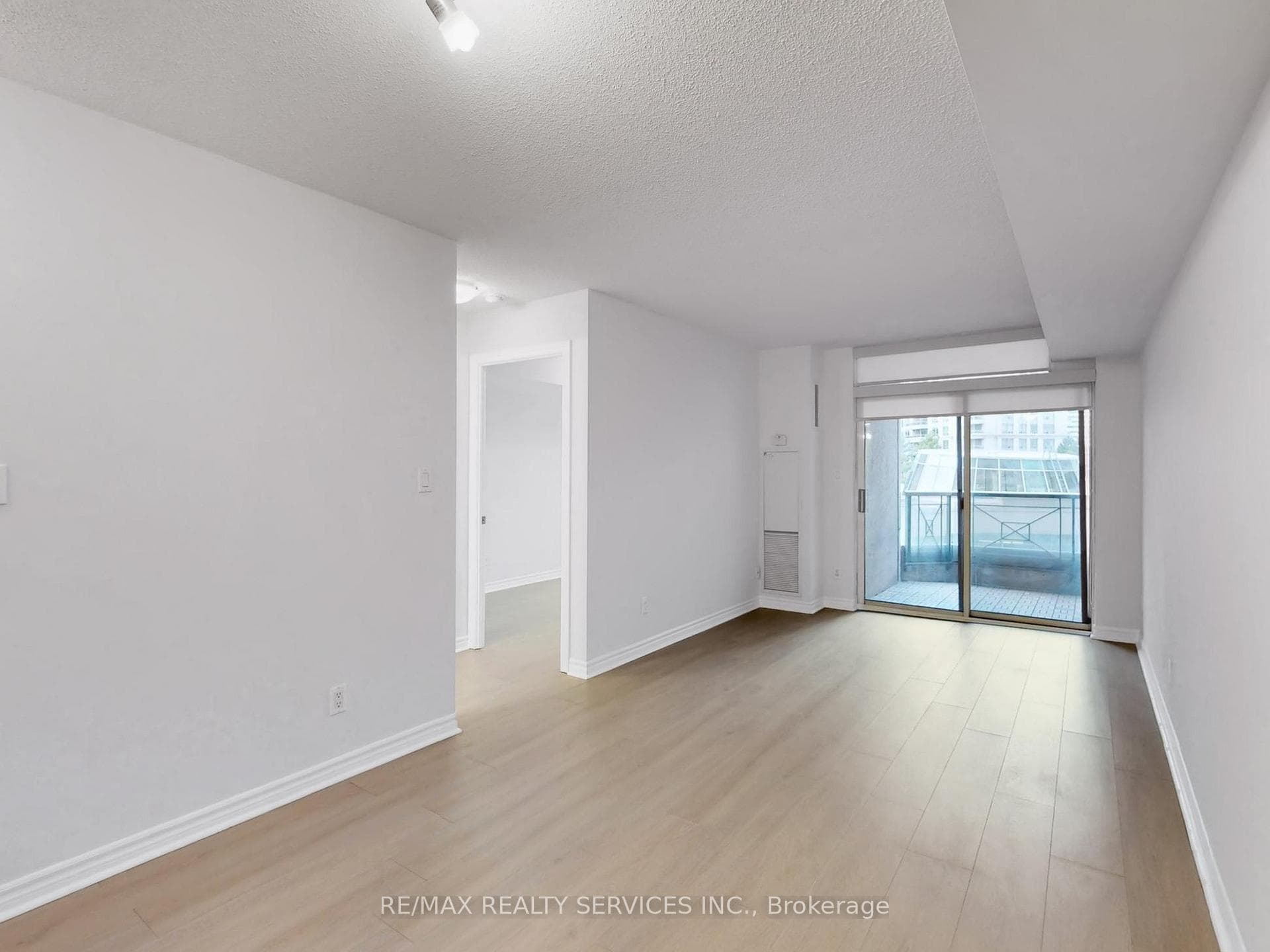 3880 Duke Of York Boulevard Unit 504 photo 12