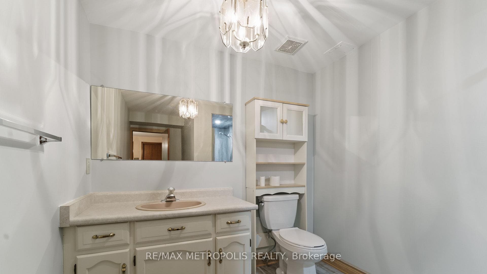 8233 Martin Grove Road photo 37
