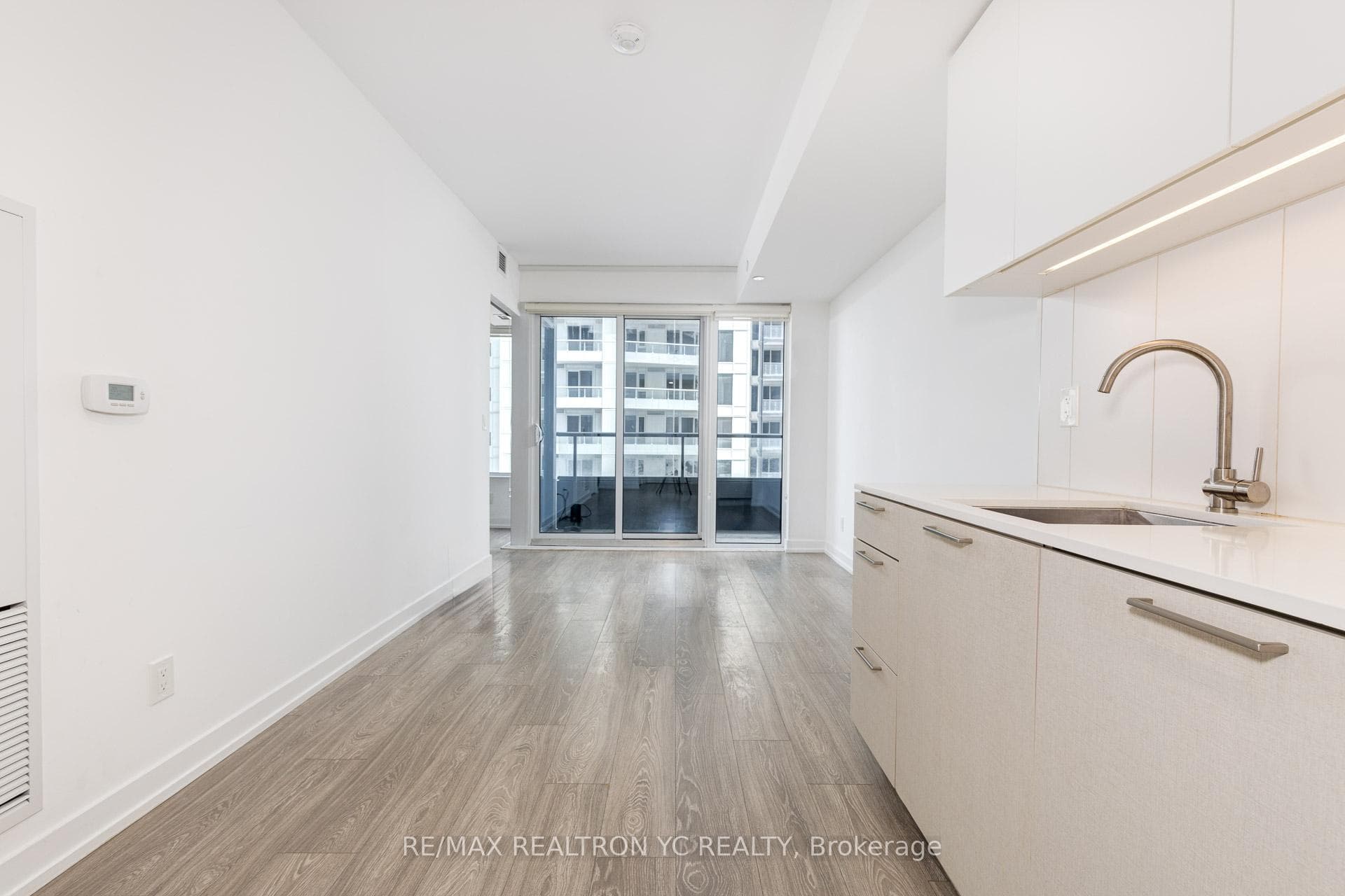 19 Western Battery Road Unit 1002 photo 3