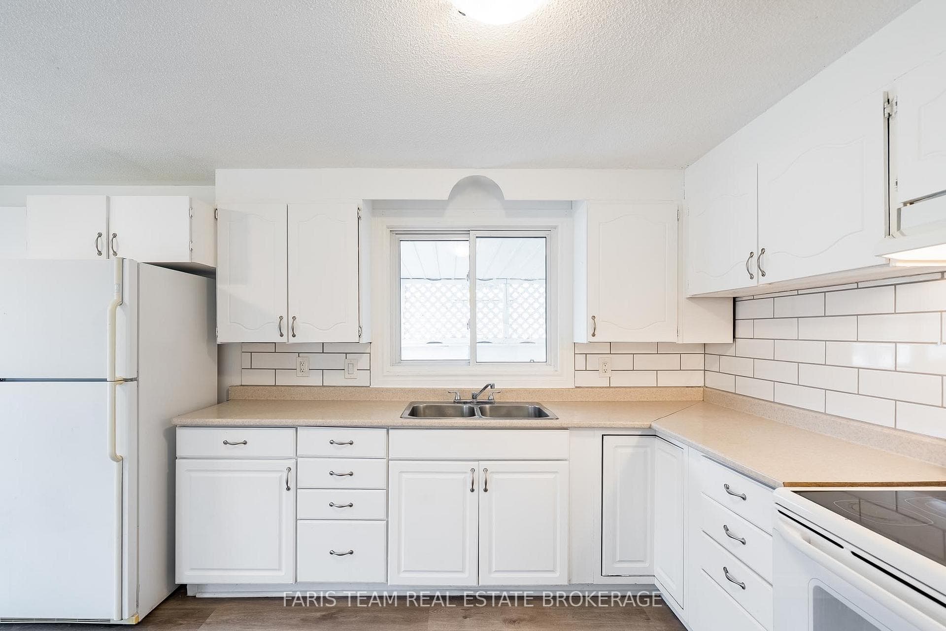 472 William Street photo 4