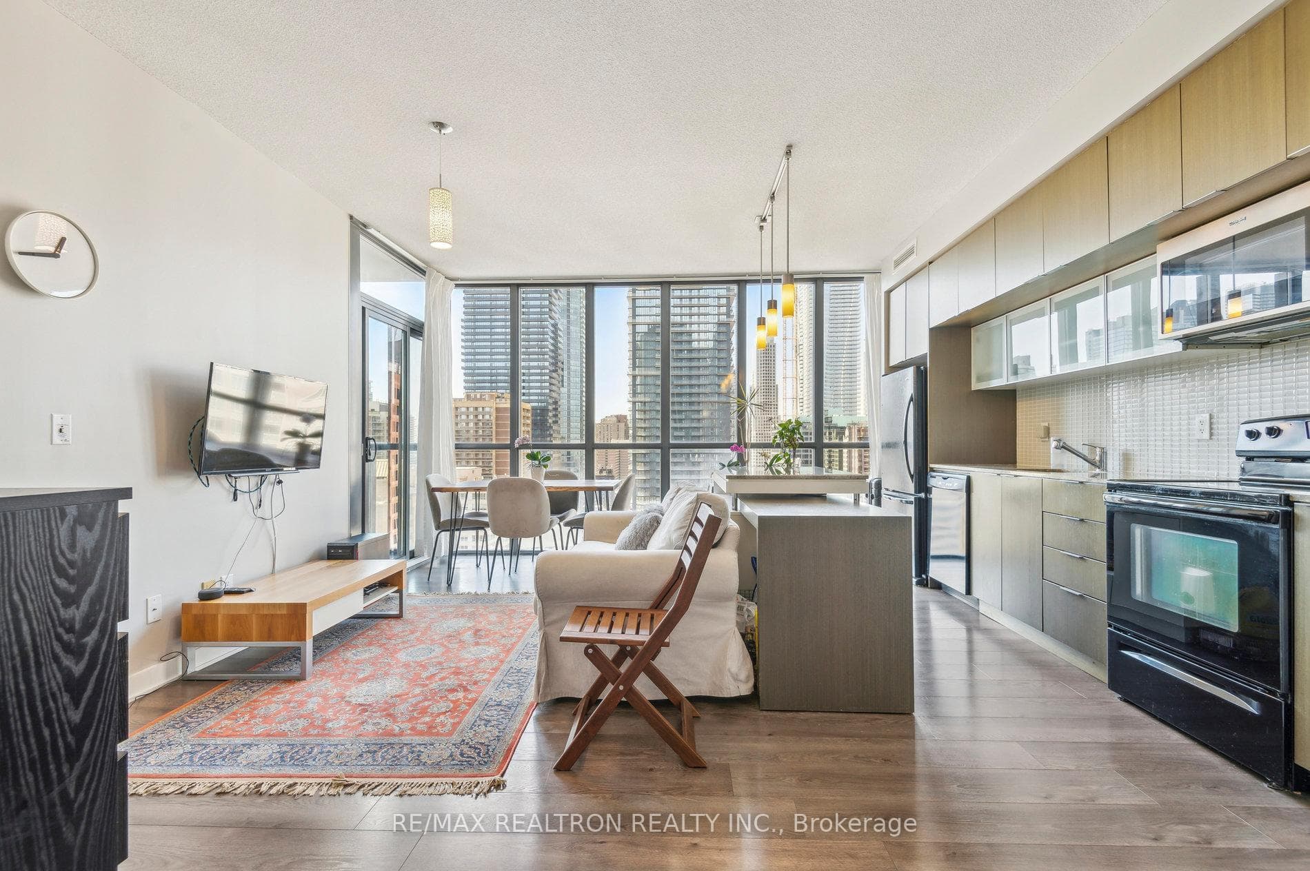 Open Concept, Bright West Facing View
