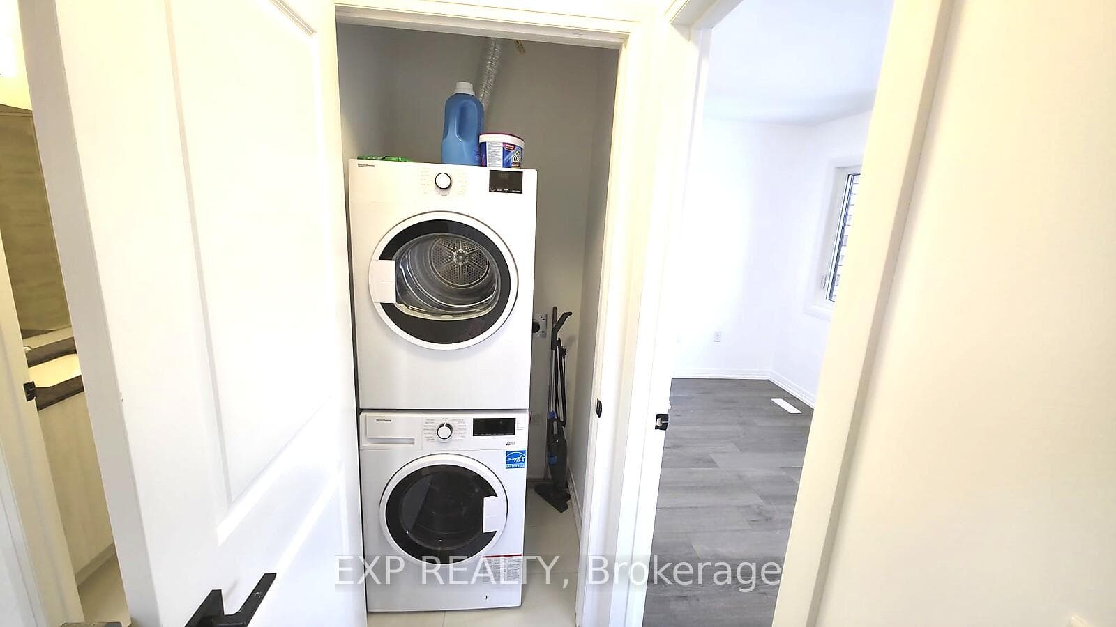 111 Fairlane Avenue photo 20