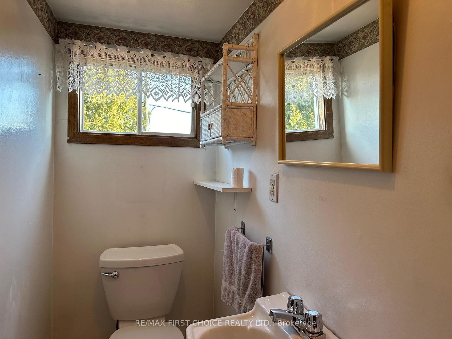 452 James Street photo 6