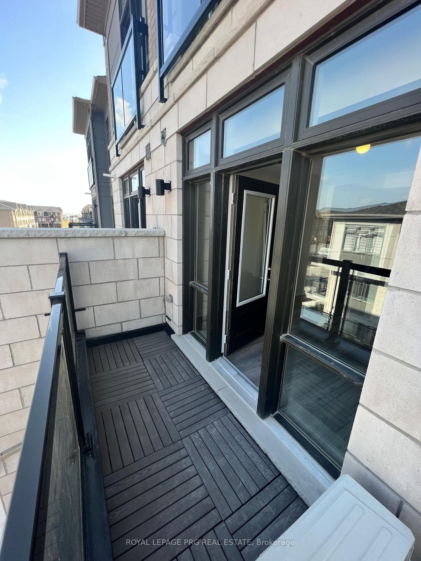 30 Halliford Place Unit 208 photo 5