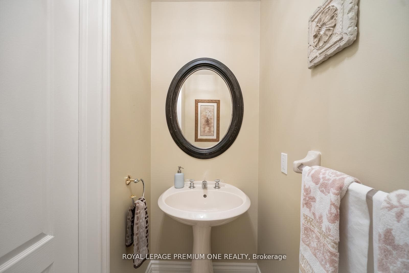 536 Village Parkway photo 20