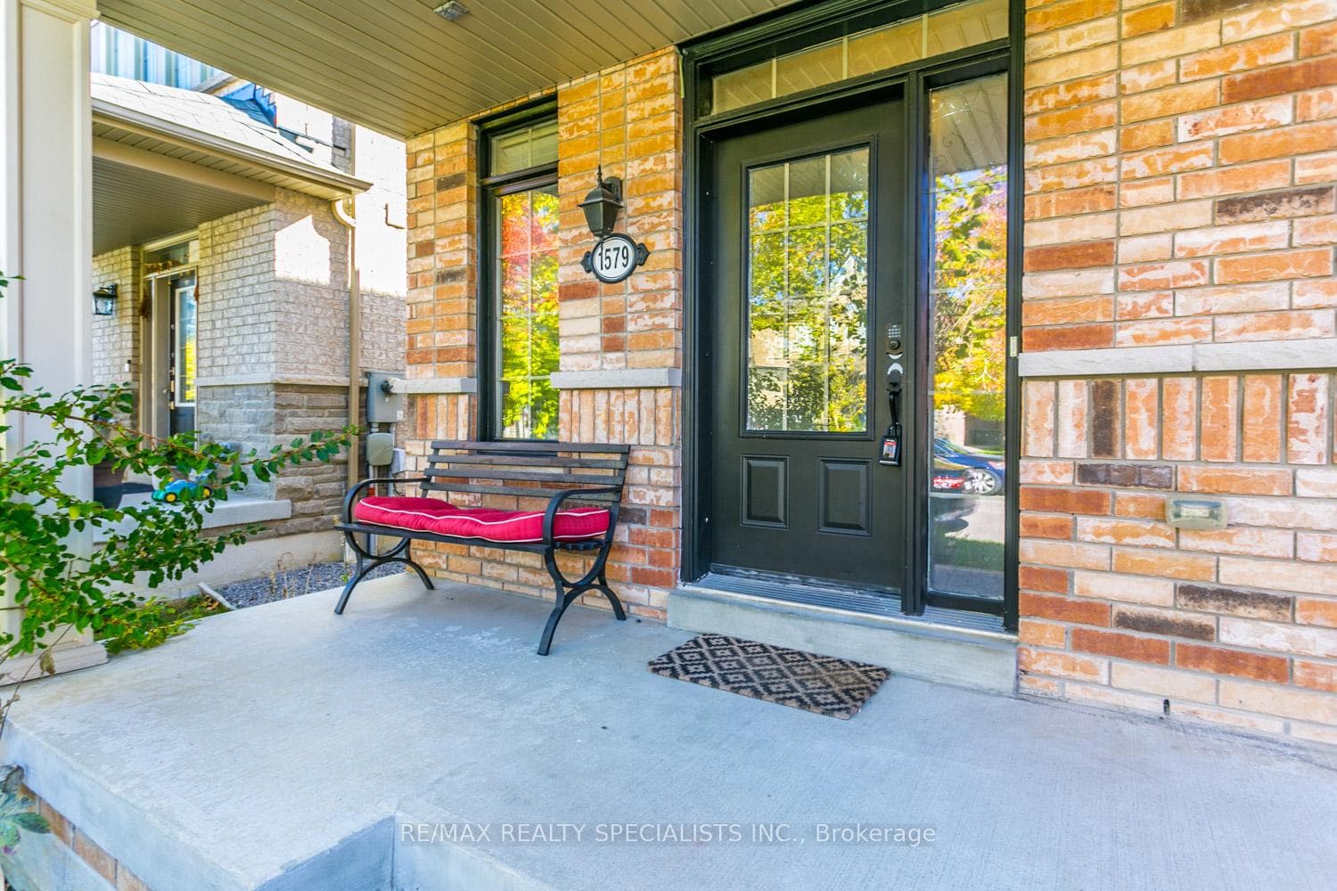 1579 EDGECROFT Drive photo 3