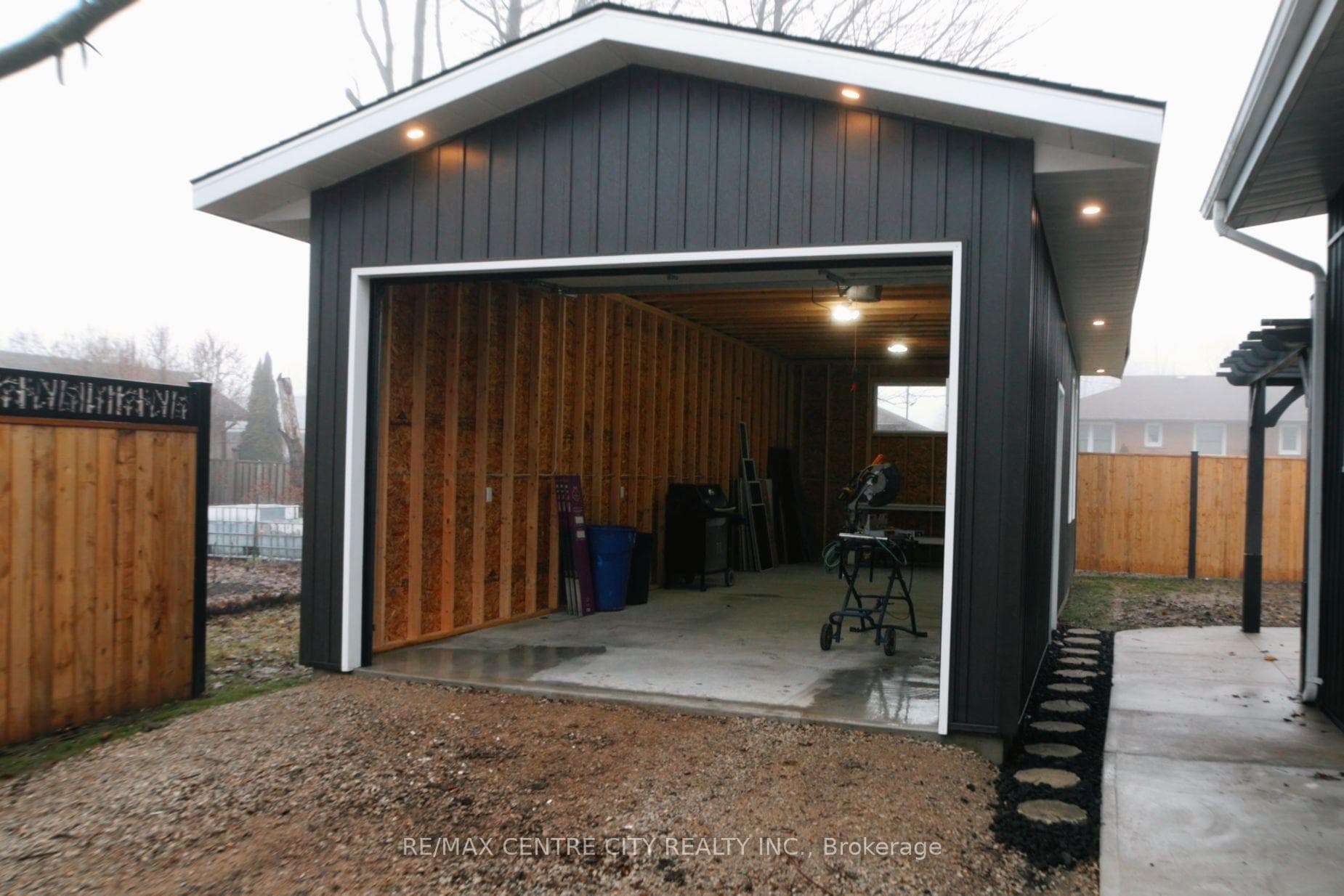 2193 Miller Avenue photo 49