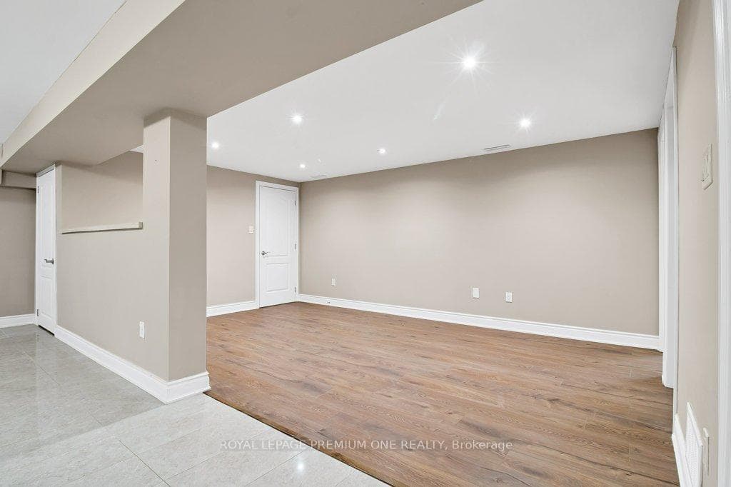 31 Corby Crescent Unit Bsmt photo 9