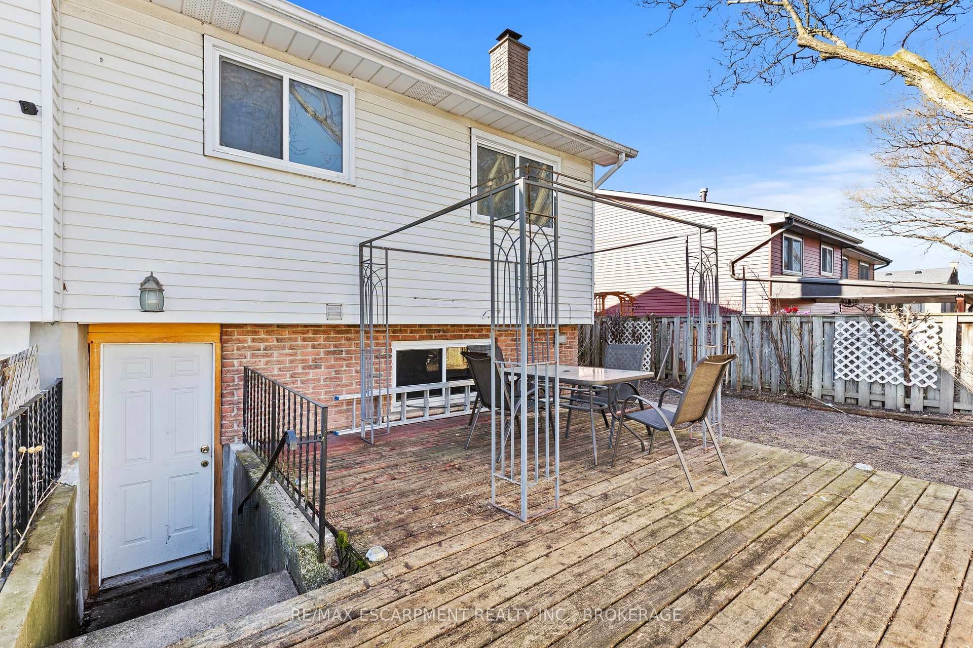 121 ROCKWOOD Avenue photo 42