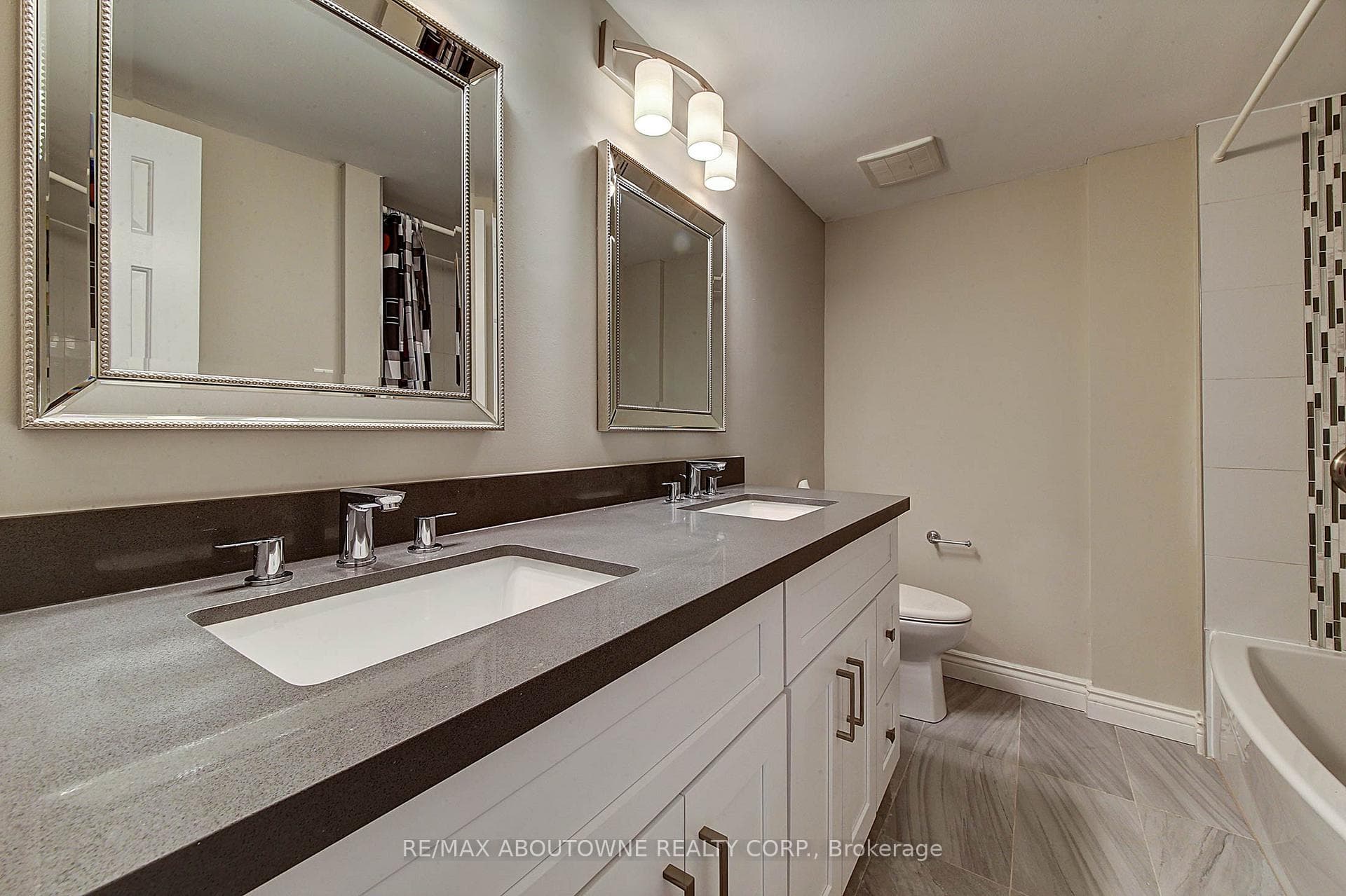 2353 Marine Drive Unit 3 photo 18