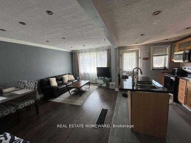 137 Harewood Avenue photo 4