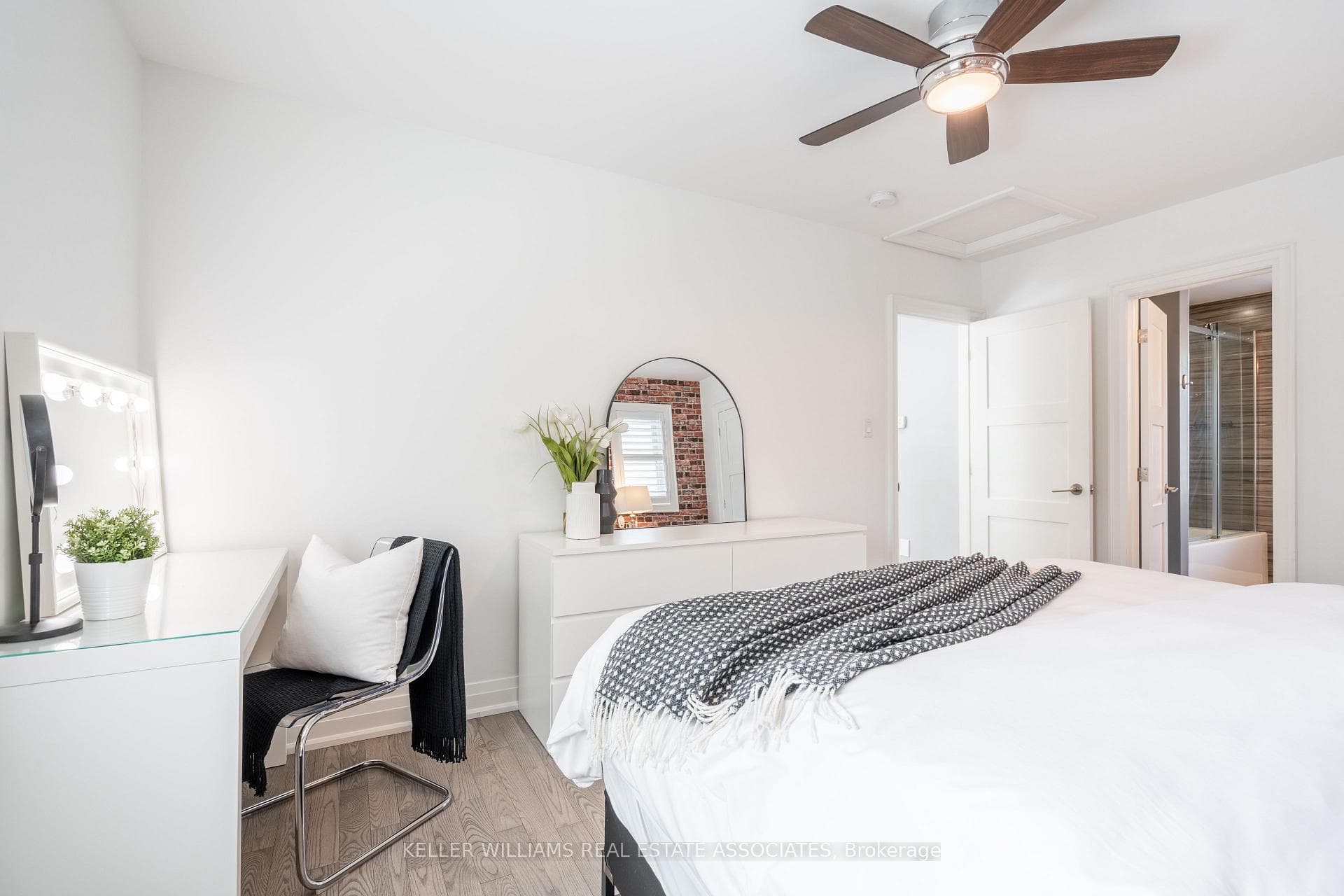 1386 Applewood Road photo 16
