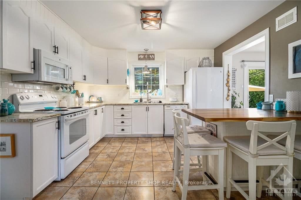 101 CORVINELLI Crescent photo 13