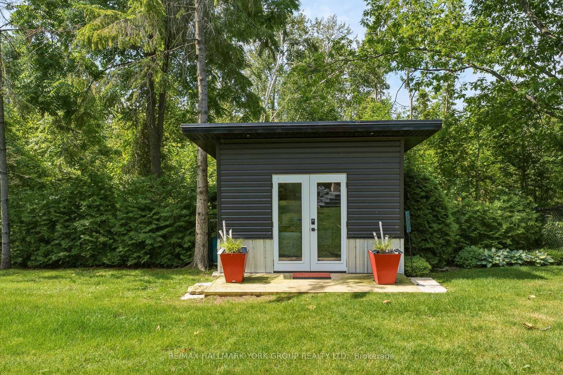 281 Hedge Road photo 38