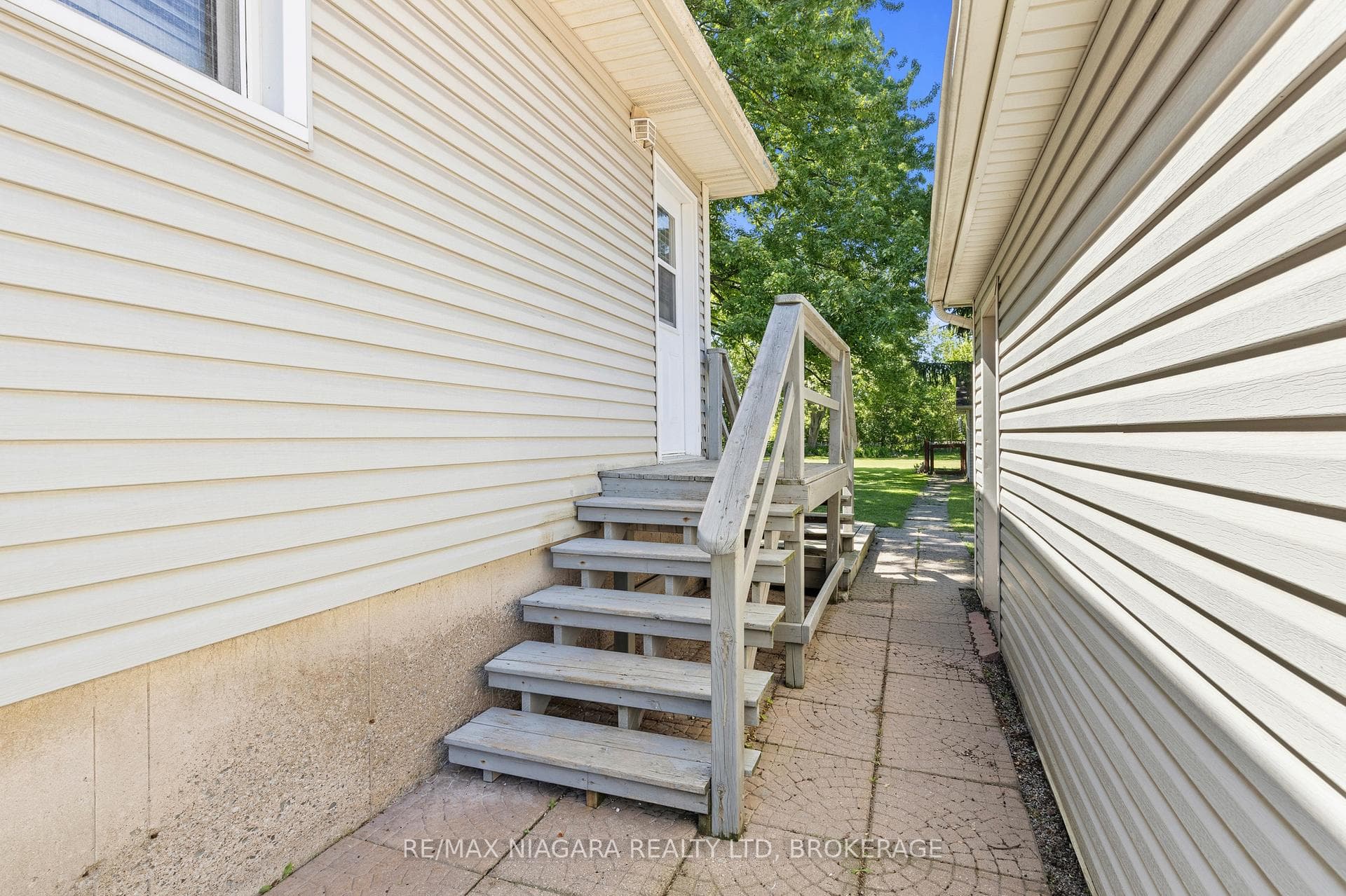 7931 Watson Street photo 24