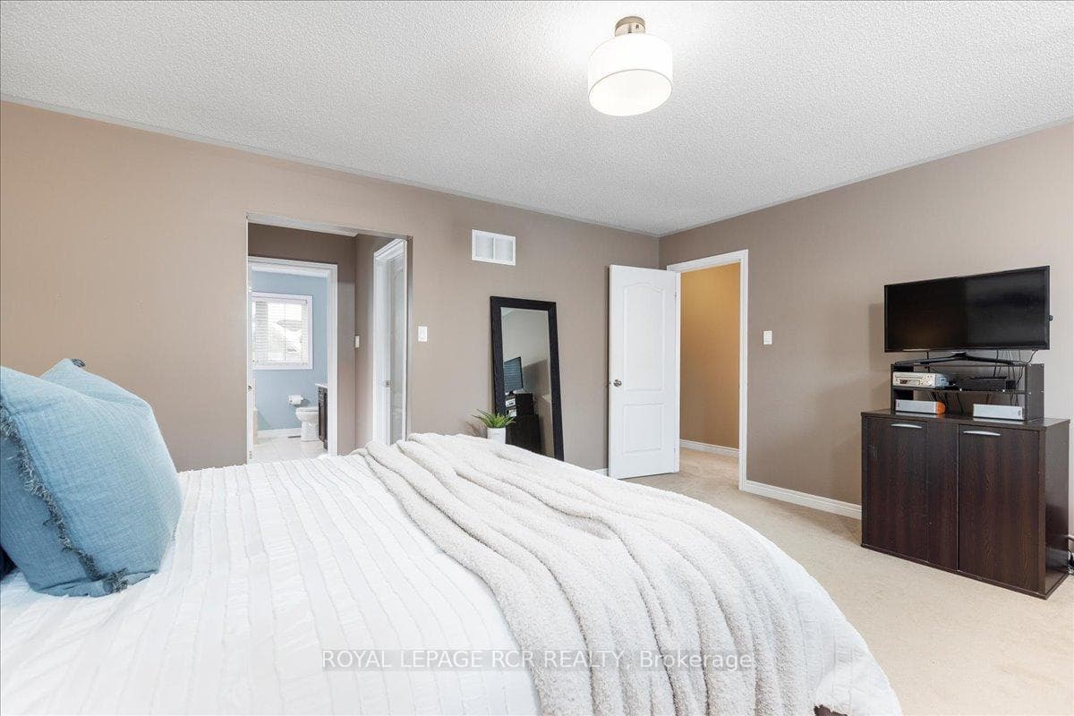392 Kwapis Boulevard photo 21