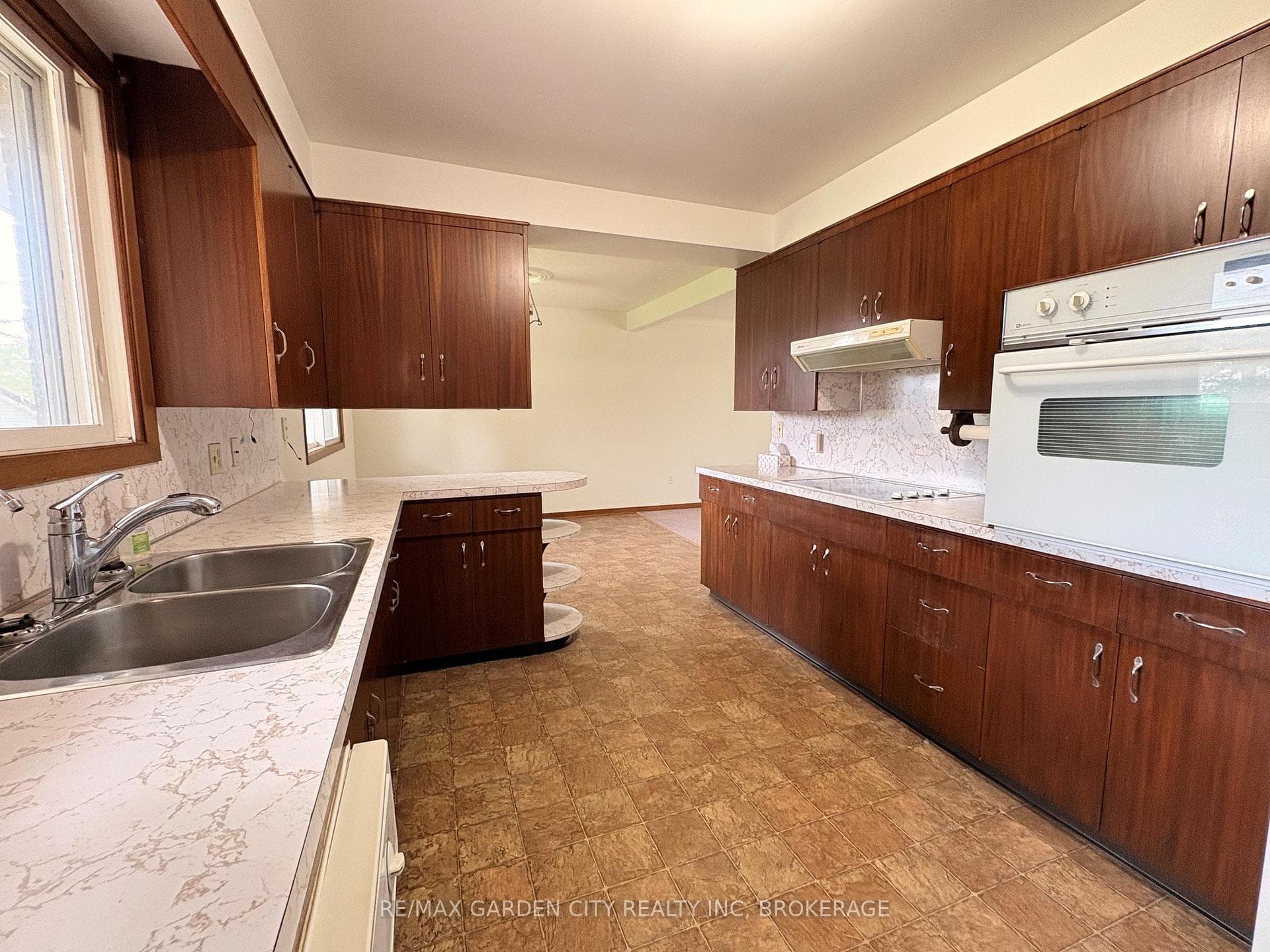 51 Bacon Lane photo 8