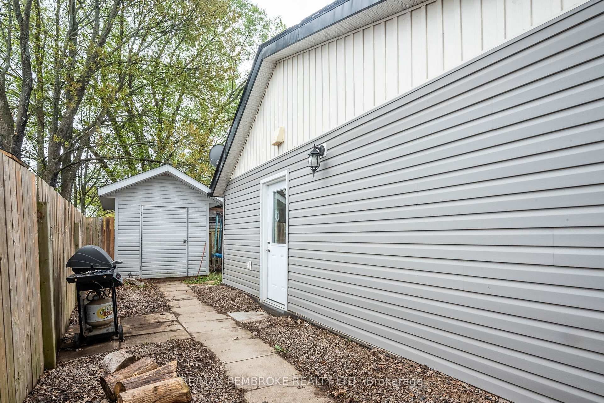 42 SELKIRK Street photo 30