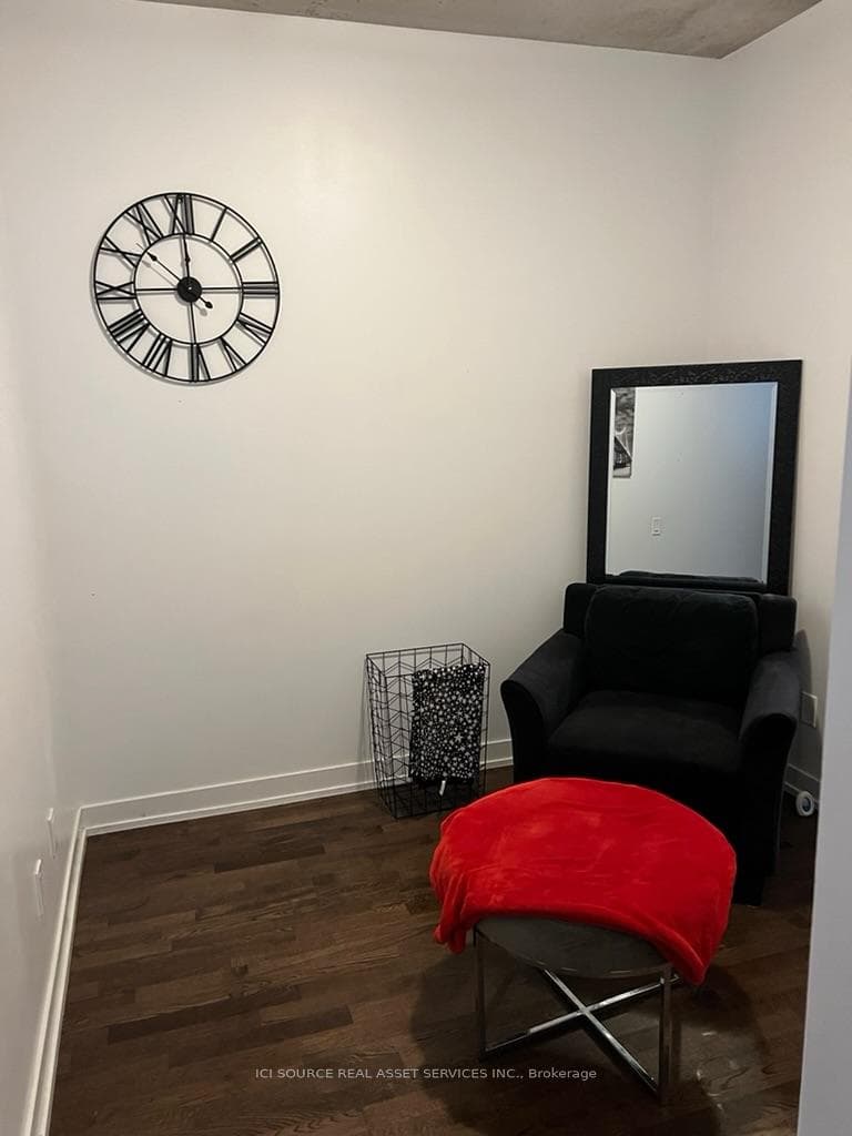 461 Adelaide Street Unit 530 photo 9