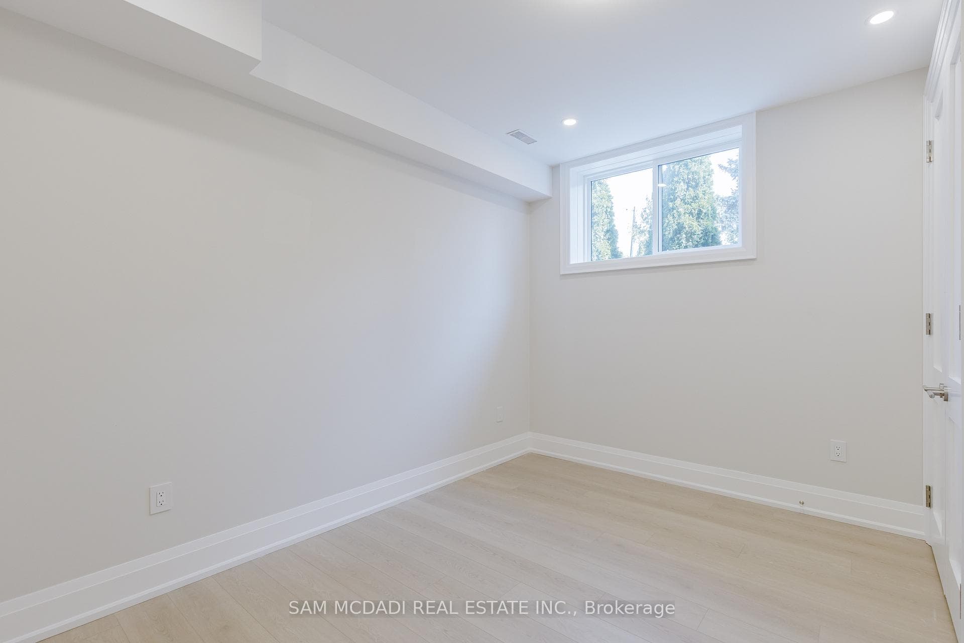2346 Rebecca Street photo 44