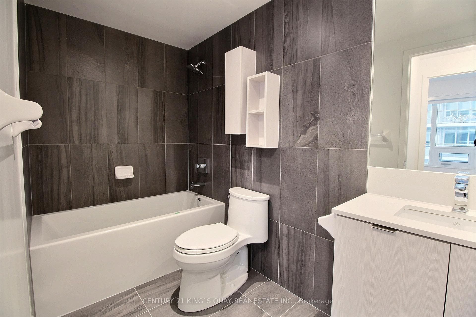 99 Broadway Avenue Unit 2206 photo 9