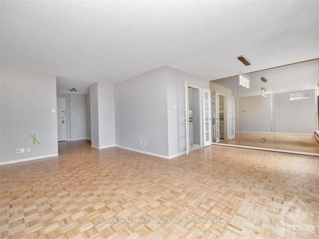 515 ST LAURENT Boulevard Unit 2508 photo 6