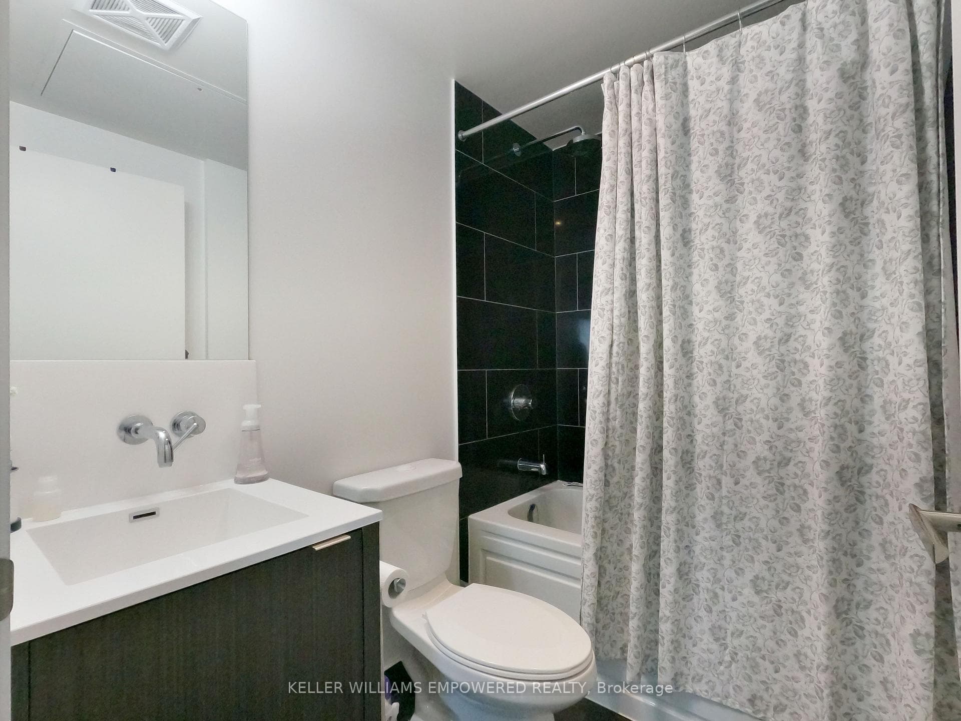 88 Harbour Street Unit 3311 photo 8