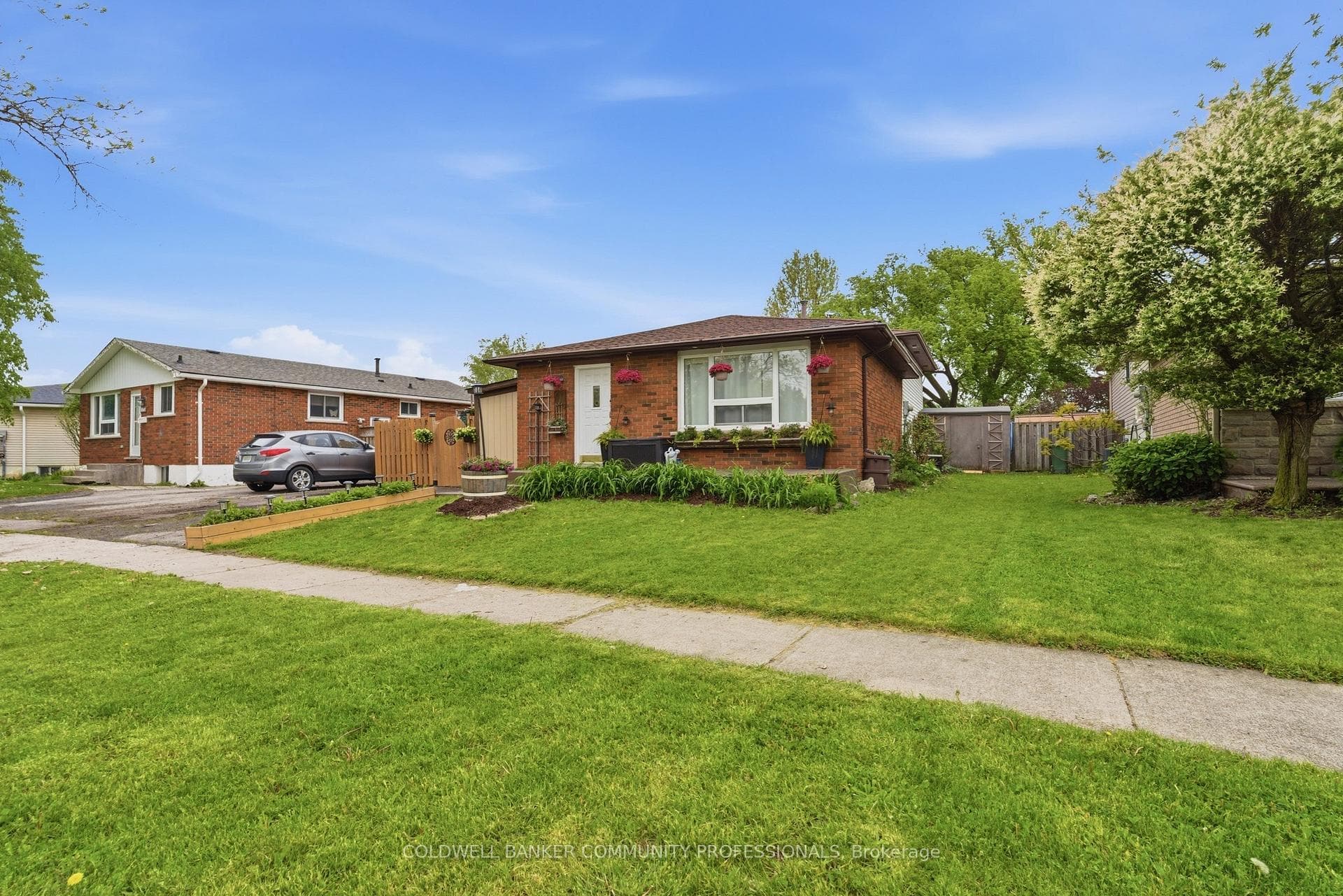 115 Gordon Drummond Avenue photo 3