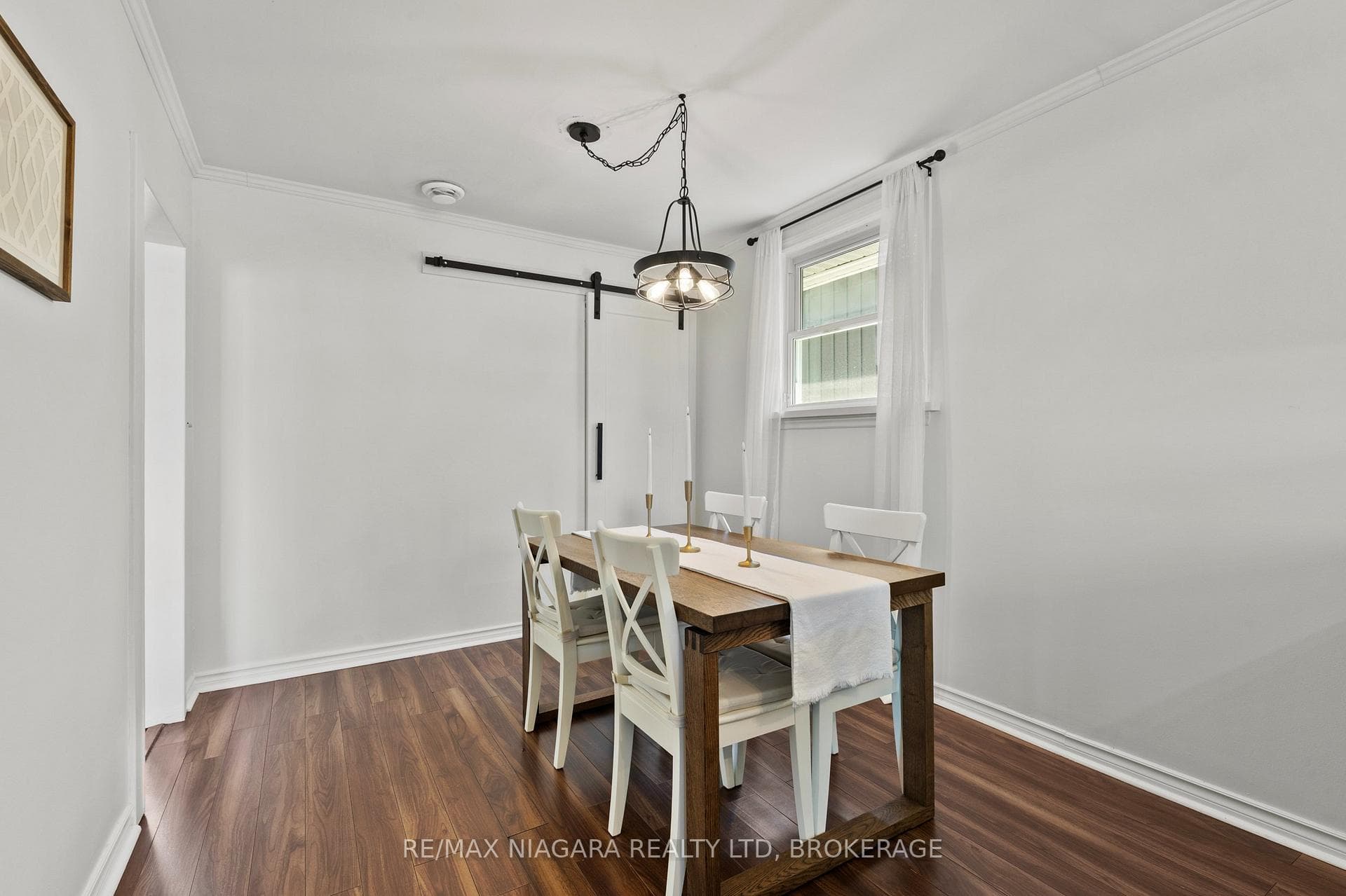 38 ALEXANDRA Boulevard photo 22