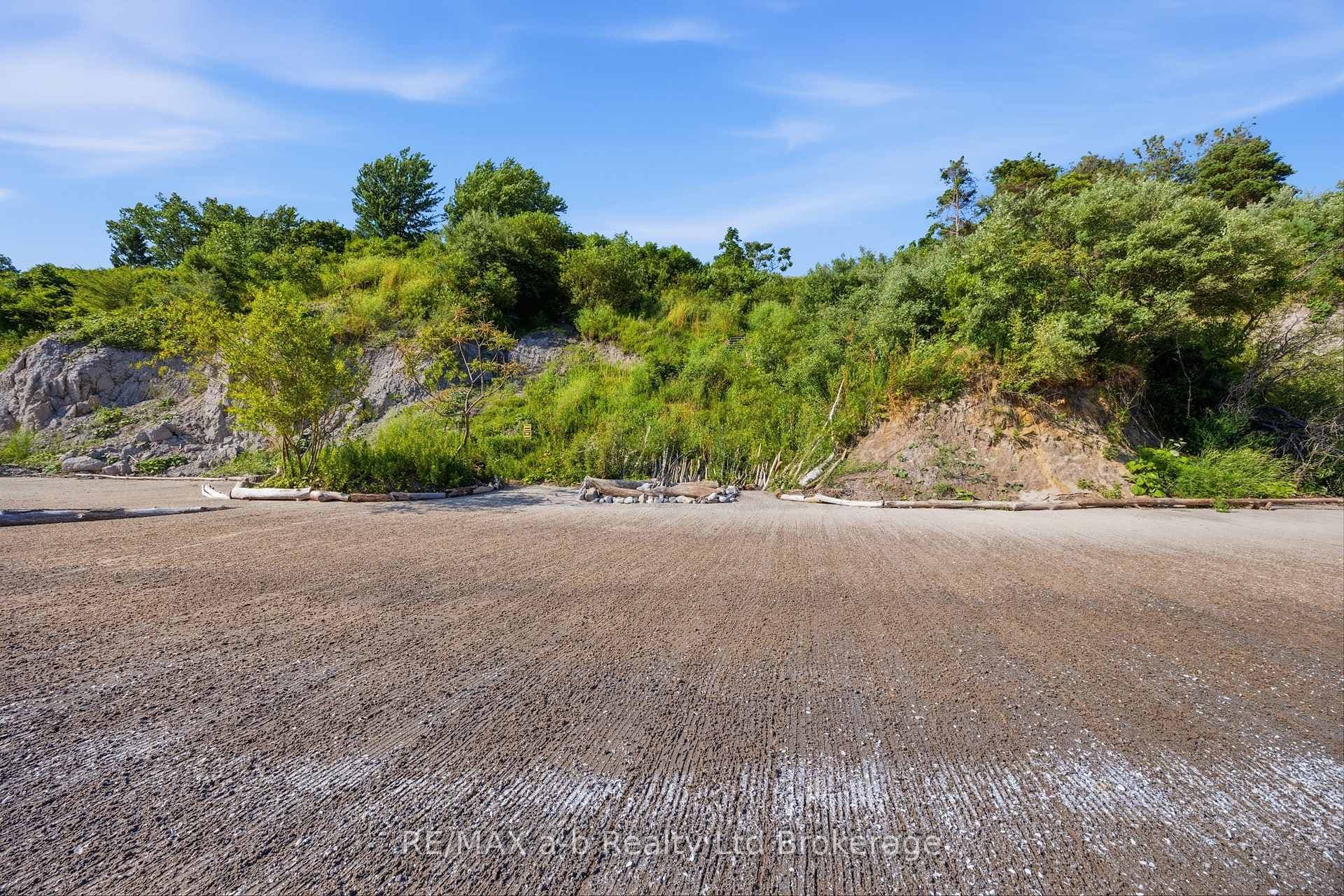 55424 Lakeshore Road photo 42