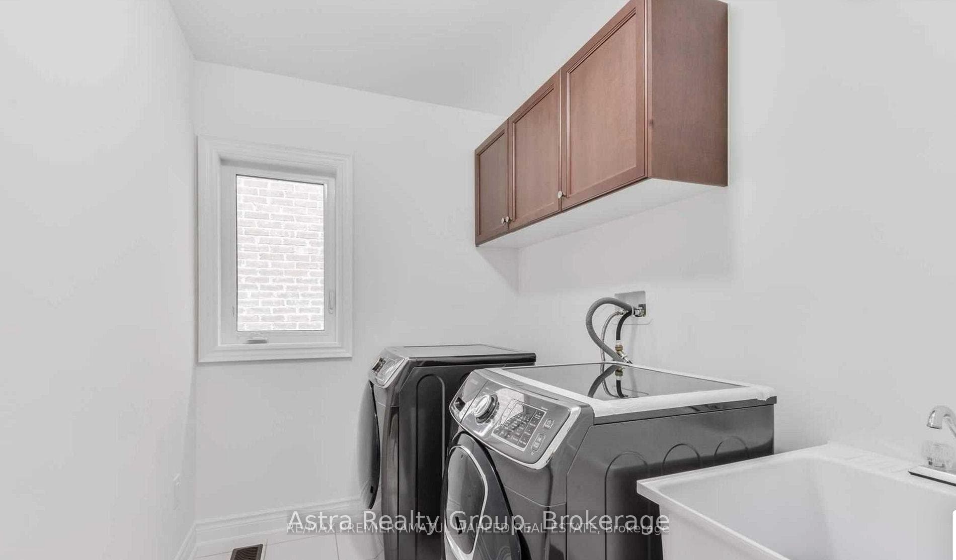 596 Mactier Drive photo 23