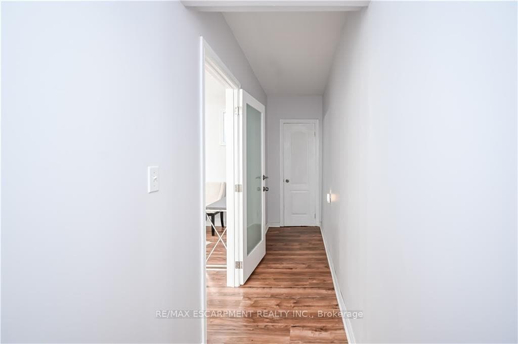 296 WINTERBERRY Drive Unit LOWER photo 25