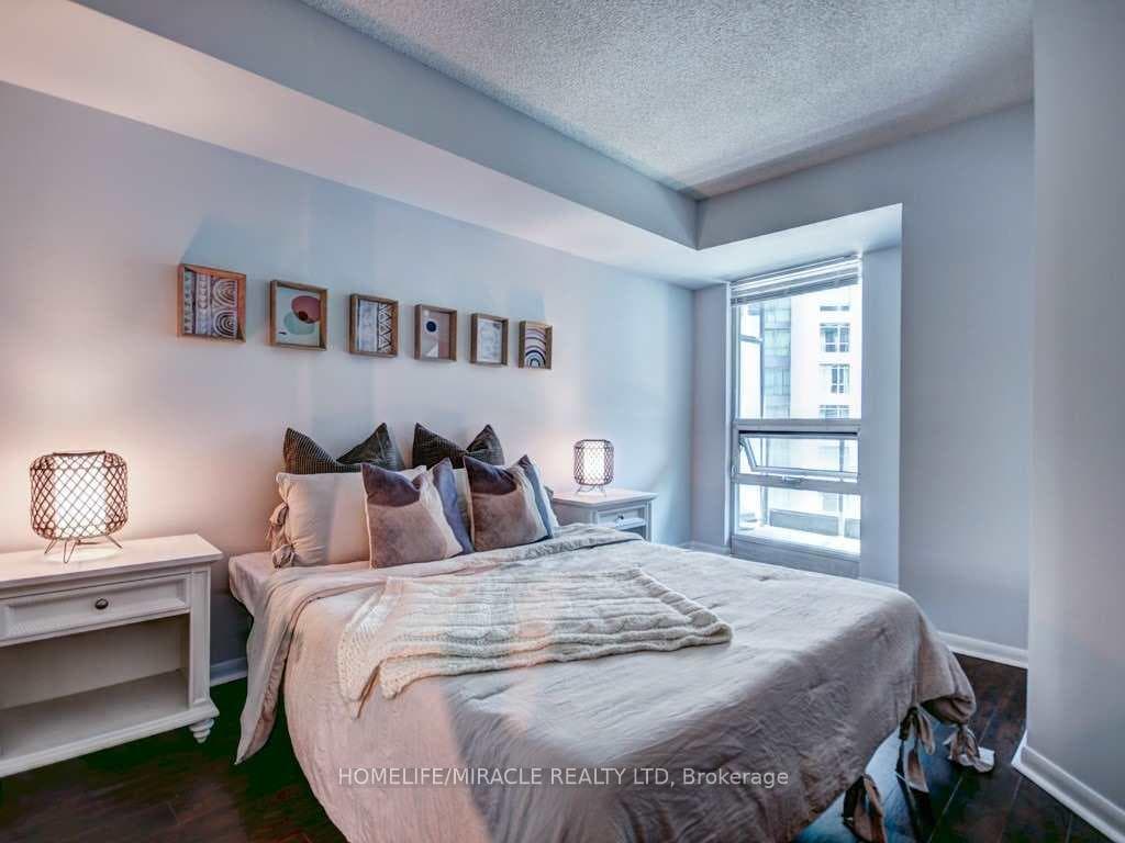 231 Fort York Boulevard Unit 402 photo 24