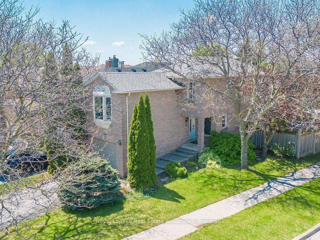 1308 Valerie Crescent photo 1