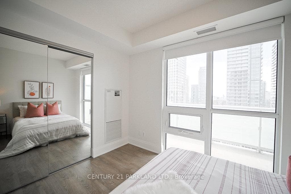 101 Erskine Avenue Unit 2207 photo 23