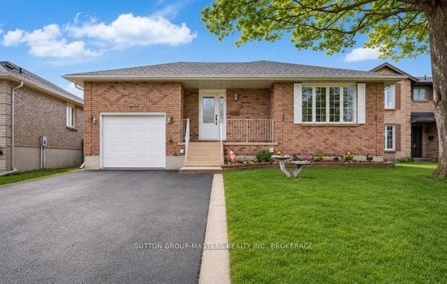 1080 Palmerston Crescent photo 1